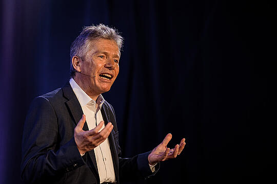 Keynote Speaker Oliver Schwartz