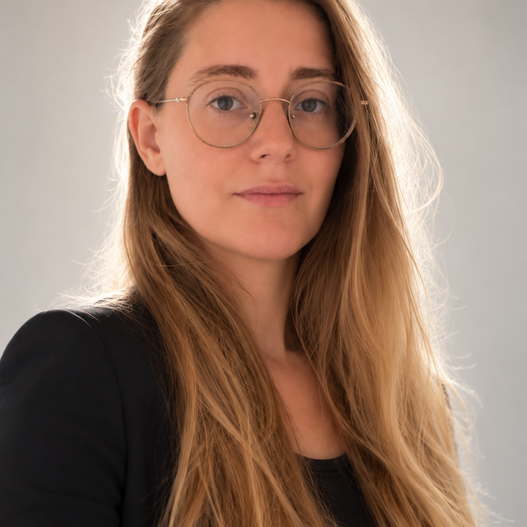 Dr. Julia Lampert Dr. Julia Lampert