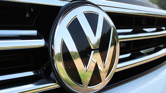 Erster autonom fahrender VW Golf auf Zukunftskongress vorgestellt